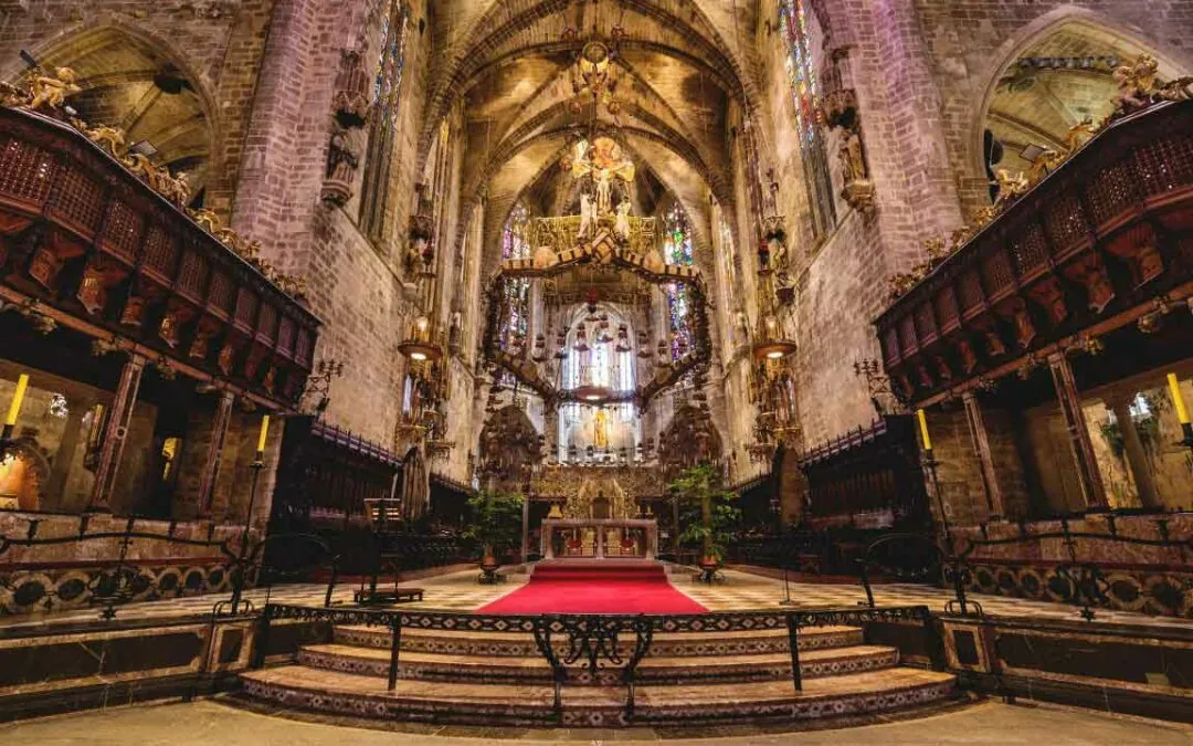 La Catedral celebra Tots Sants amb la tradicional missa solemne