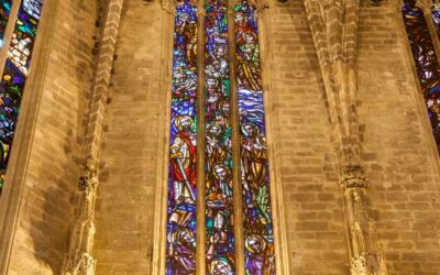 La Catedral de Mallorca convoca concurs públic per a la Restauració del Finestral Trífora i Vitrall 2n Sud de la Capella Reial