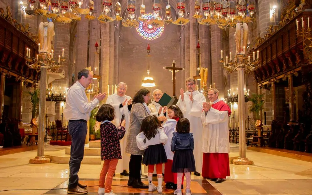 Imposición del roquete a 10 nuevos “Vermellets” de la Catedral