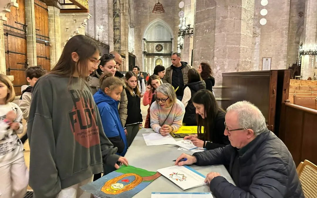 La Catedral acoge la VII edición de la exposición de dibujos  ‘Tu ets l’Artista’