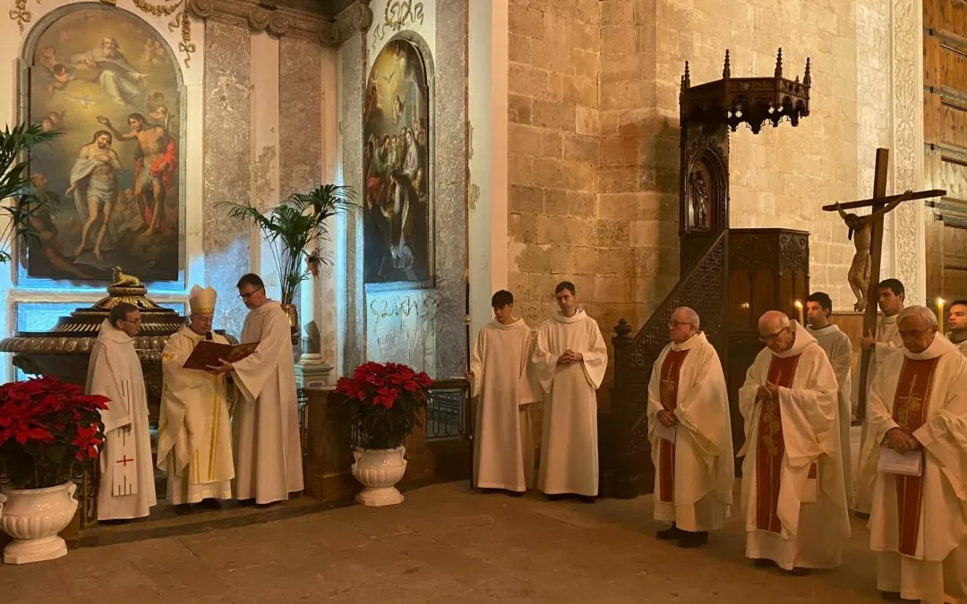 El obispo de Mallorca preside la celebración de la apertura del Año Jubilar 2025.