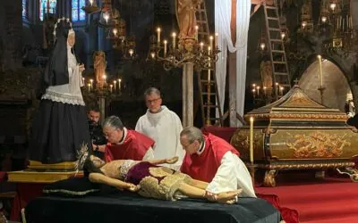 Celebración de la Muerte del Señor y Descendimiento y Entierro del Cristo en el Viernes Santo
