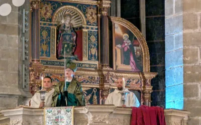 Celebració de Matines amb un membre de l’Escolania dels Vermells de la Seu cantant la Sibil·la